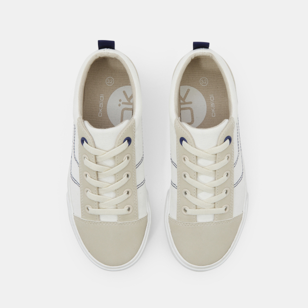 حذاء رياضي منخفض باللون البيج للأولاد